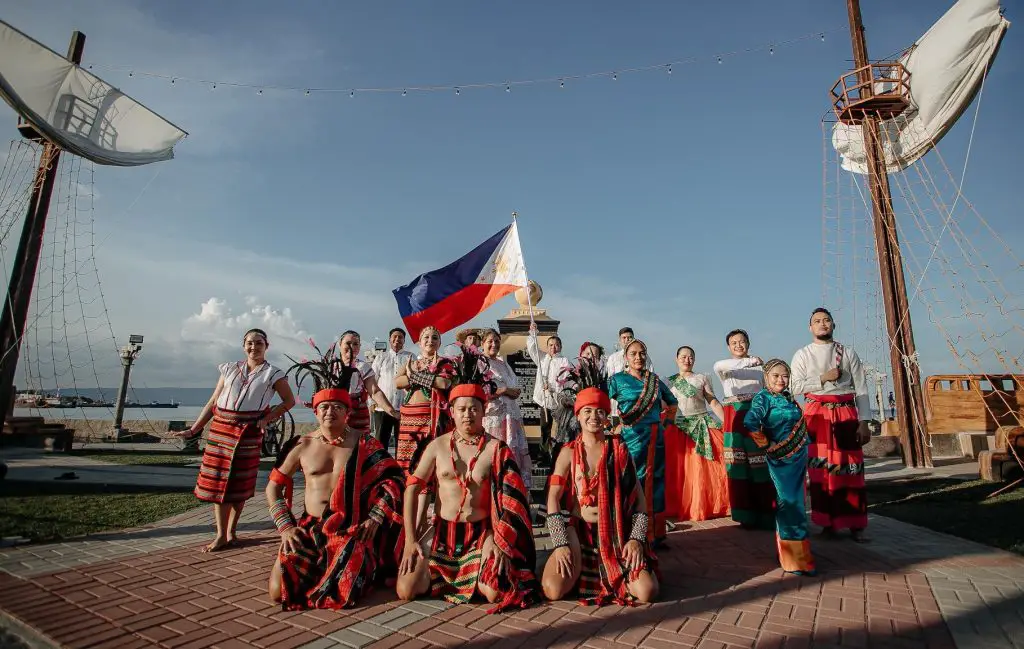 Is Tagalog the Same as Filipino? (Differences and Similarities)